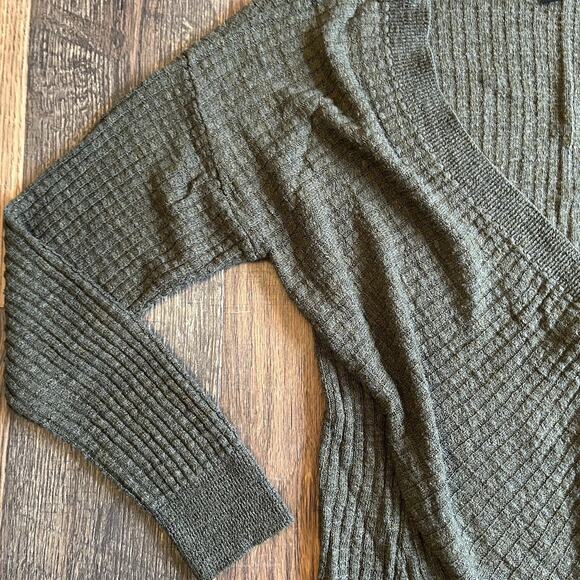 Express Women’s Size Medium Knit Surplice Wrap Sweater Olive Green Long Sleeve - Picture 5 of 8